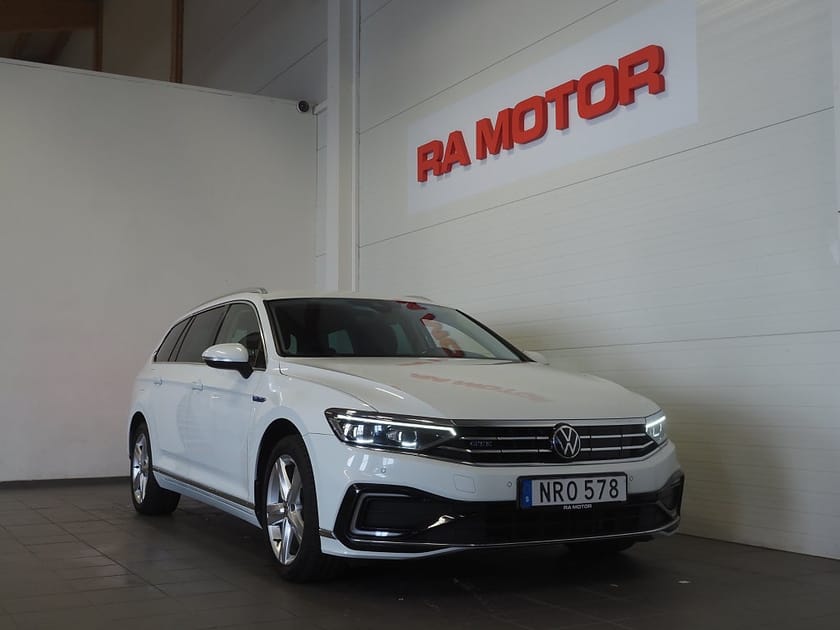 Bild 1 av Volkswagen Passat Sportscombi GTE SC 1.4 TSI Executive Drag P-Värm Kamera Navi IQ