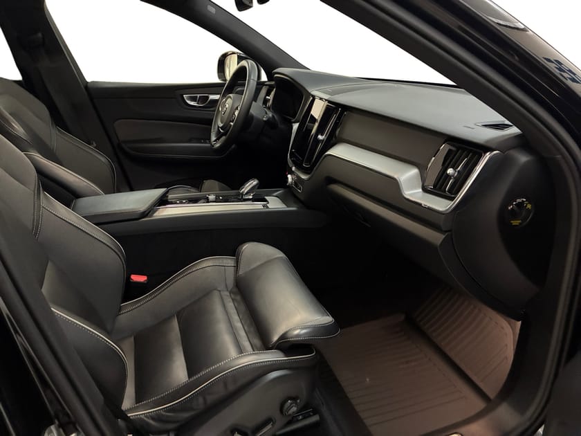 Bild 5 av Volvo XC60 T6 Plus Dark Edition | 360 | H/K | Drag |