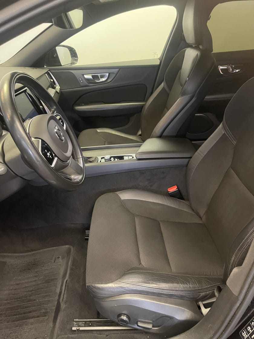 Bild 4 av Volvo V60 Cross Country D4 AWD Advanced SE / Dragkrok / Tonade rutor / Navigation /