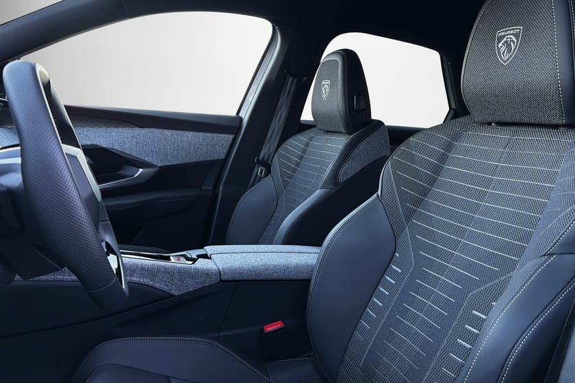 Bild 5 av Peugeot 3008 HYBRID 136 GT 145HK VISNINGSBIL OMGÅENDE LEVERANS