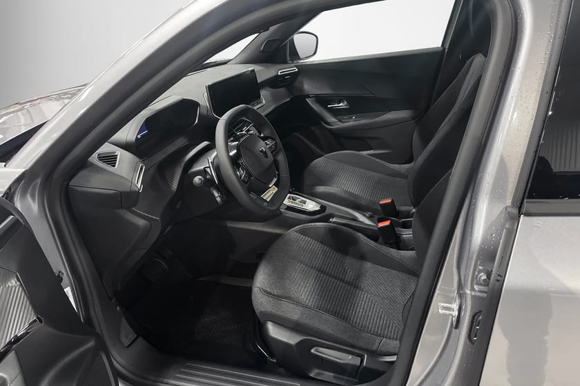 Bild 4 av Peugeot 2008 HYBRID 136 WINTER EDITION | | TRÅDLÖS CARPLAY |