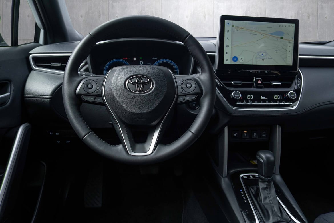 Toyota Corolla Cross Hybrid AWD-i e-CVT, 197hp, 2024