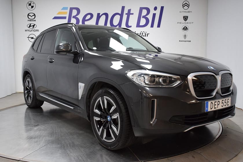 Bild 1 av BMW iX3 Charged 99% Batterihälsa/ Panorama / 1 ägare