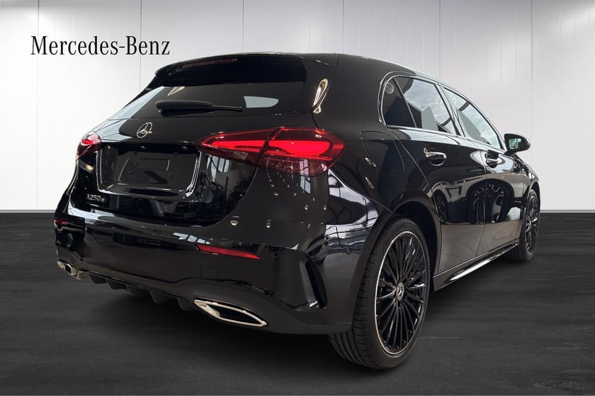 Bild 3 av Mercedes-Benz A 250 e | AMG | Burmester | Panorama | Night Package