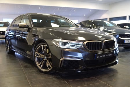 BMW M550i xDrive Sedan Ultimate Edition B&W Taklucka Soft Close Drag