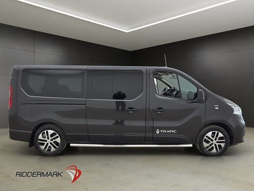 Bild 2 av Renault Trafic Grand Kombi SpaceClass 170hk Värm Drag Kamera 7-Sit