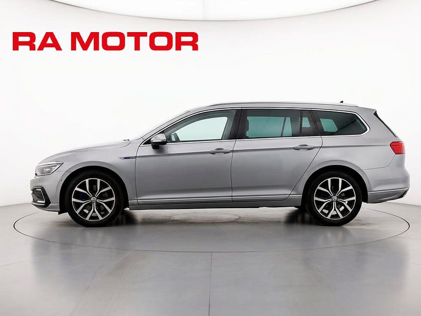 Bild 2 av Volkswagen Passat Sportscombi GTE SC  218hk | Värmare | Apple Carplay | SoH 100% |