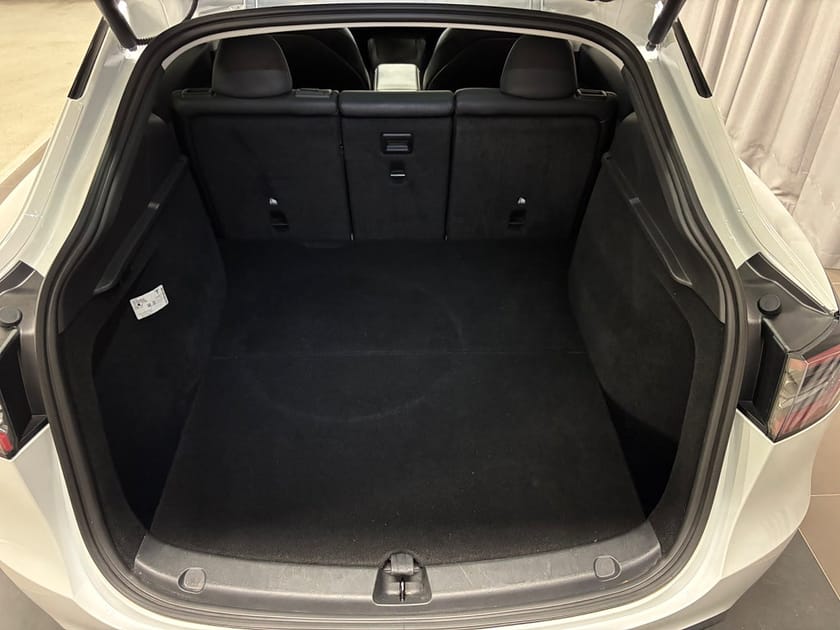 Bild 4 av Tesla Model Y Standard Range RWD Autopilot Inkl. Vinterhjul Drag