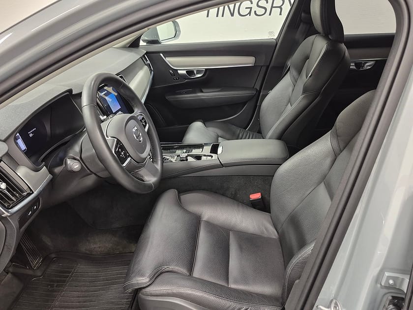 Bild 2 av Volvo V90 T6 Recharge Core Bright plug in AWD 350HK 4x4 Läder