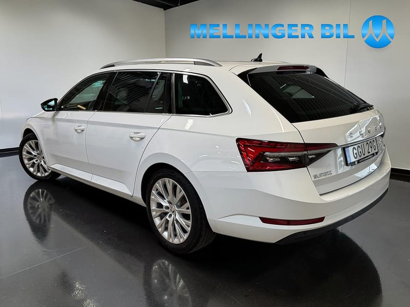 Bild 4 av Škoda Superb iV Kombi Skoda  Plugin Hybrid 218 hk Business Style Läder Drag Värmare