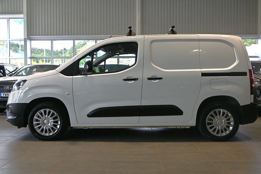 Bild 2 av Toyota ProAce City 1.5D 102hk 3-sits Värmare Kamera