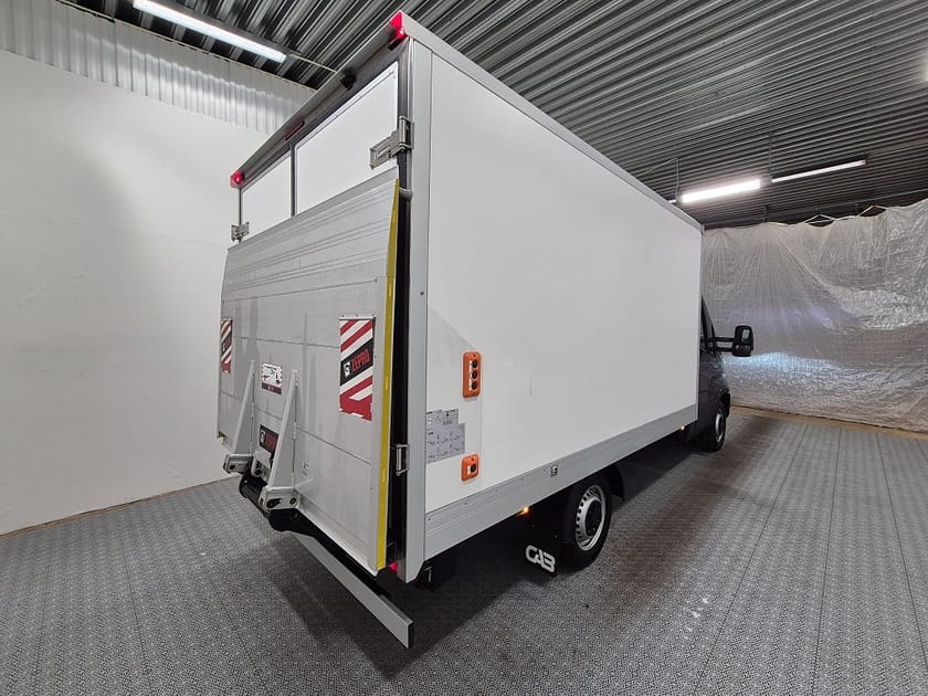 Bild 4 av Iveco Daily 35-140 Chassi Cab Kylbil med Påbyggt Med Lift Skåp Nattkyla 136HK