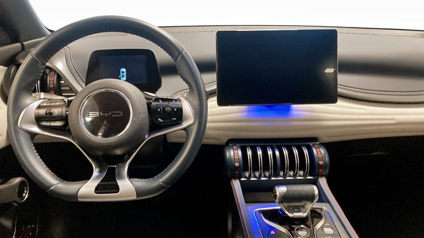 Bild 4 av BYD Atto 3 Extended Range COMFORT 360-kamera, adaptiv farthållare, panormaglastak, metalicklack