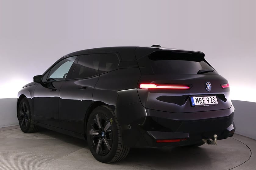 Bild 4 av BMW iX xDrive40 Sport Drag H/K Keyless DAP AdapFarth 360 BSM