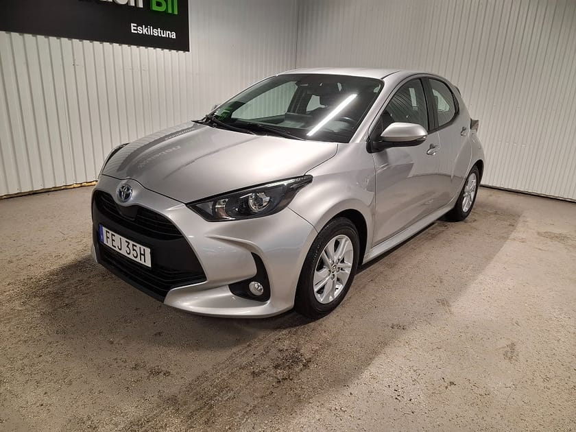 Bild 1 av Toyota Yaris Hybrid CVT Active Safe Sense Drag Motorvärmare 1 ägare