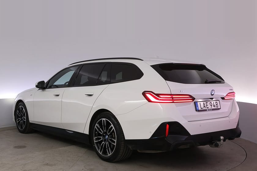 Bild 4 av BMW i5 eDrive40 Touring M Sport Drag BSM Kamera DA V-hjul