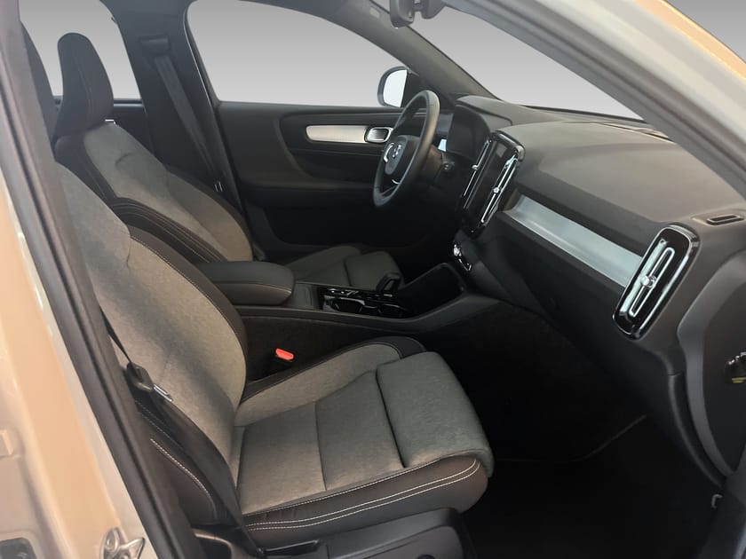 Bild 5 av Volvo XC40 B4 FWD Bensin Plus Dark