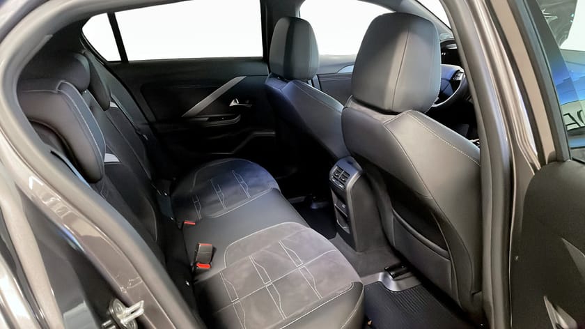 Bild 5 av Opel Astra Ultimate 1.2 TURBO 130 Hk / 360° / CarPlay