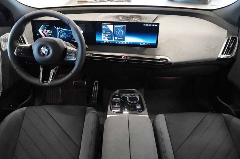 Bild 2 av BMW iX xDrive60 Supercharged Edition Multistol Integral Aktiv Styrning 21
