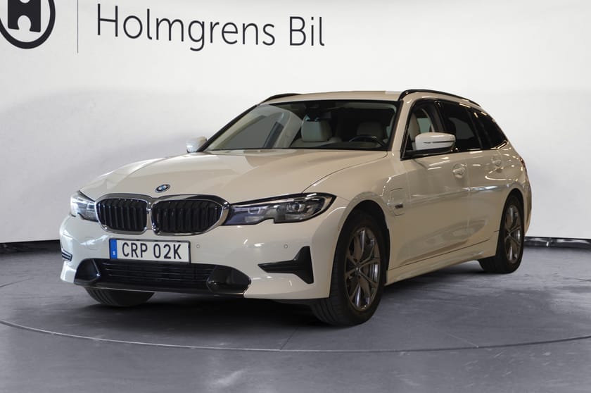 Bild 1 av BMW 330e xDrive Touring Sport Navi Headup Tonade Drag