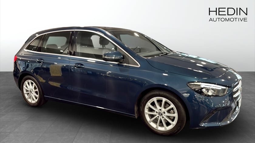 Bild 2 av Mercedes-Benz B 180 7G-DCT / NAVIGATION / DRAGKROK / PANORAMA