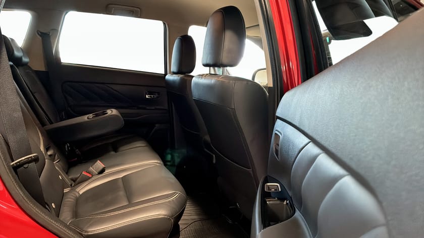 Bild 5 av Mitsubishi Outlander PHEV CVT, 203hk, 4WD, 1 ÅRS GARANTI