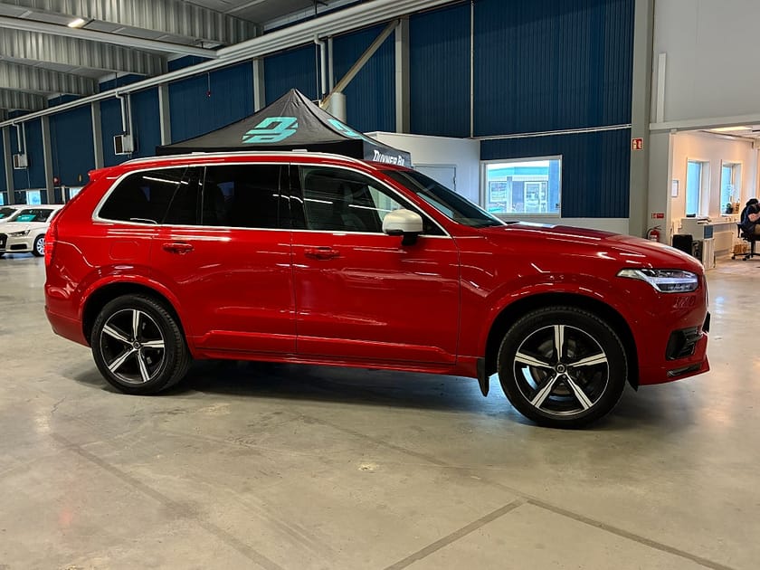 Bild 2 av Volvo XC90 D4 AWD R-Design 7-sits | BLIS | Drag | Värmare|  V-hjul