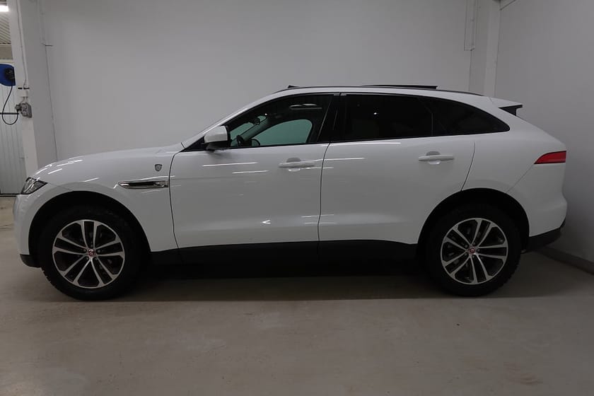 Bild 3 av Jaguar F-Pace 20d AWD Eur 6 Panorama Kamera Navi Meridian BT