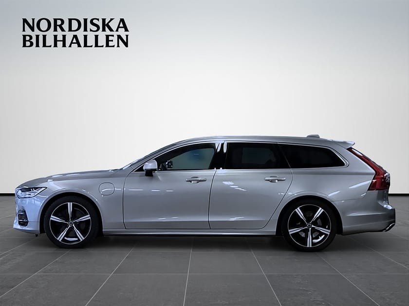Bild 4 av Volvo V90 Recharge T8 AWD Geartronic R-Design Nyservad B&W 360kam