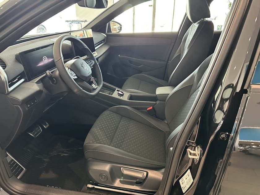 Bild 3 av Volkswagen T-Roc R-LINE  1.5 ETSI 150 HK DSG7