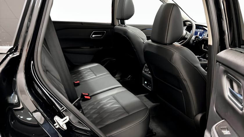 Bild 5 av Nissan X-Trail e-4ORCE TEKNA+ 7 Sits 4-hjulsdriven Demobil