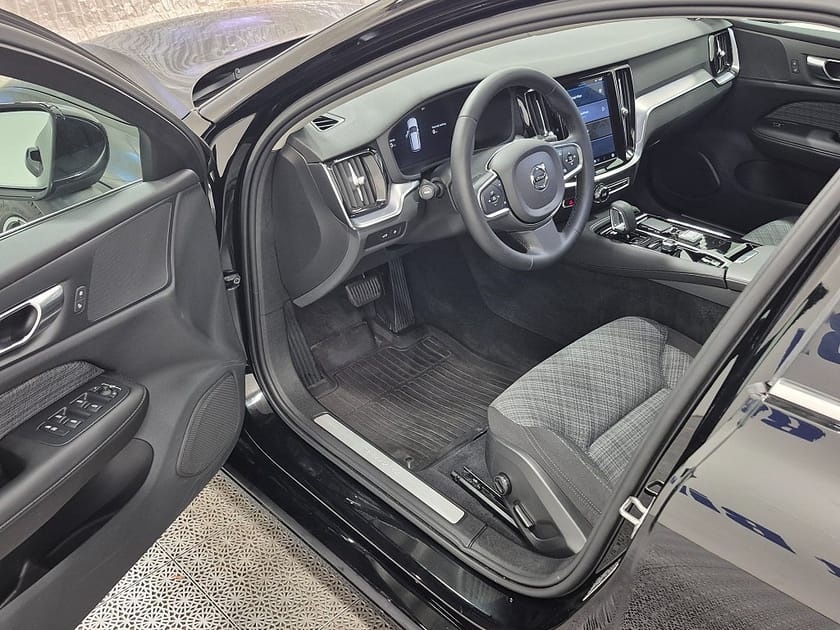Bild 2 av Volvo V60 T6 Recharge Core Plug in AWD 350HK 4x4