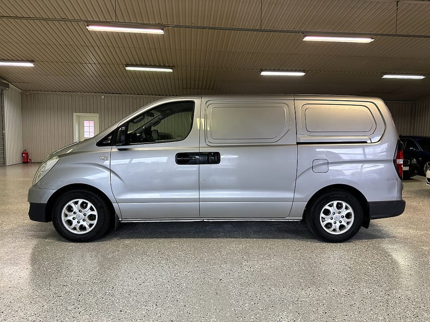 Bild 2 av Hyundai H-1 Cargo 2.5l CRDi Automat 170hk RWD S+V Däck ny-Servad