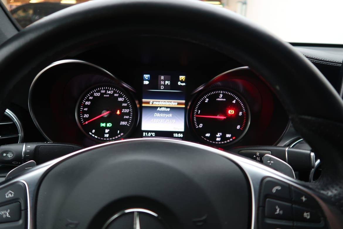 Mercedes-Benz GLC 2019 - miniatyr 12