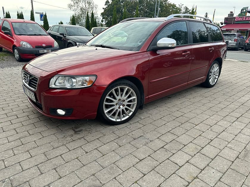 Bild 1 av Volvo V50 D2 Momentum Euro 5/dragkrok/skinn/Ett års garanti