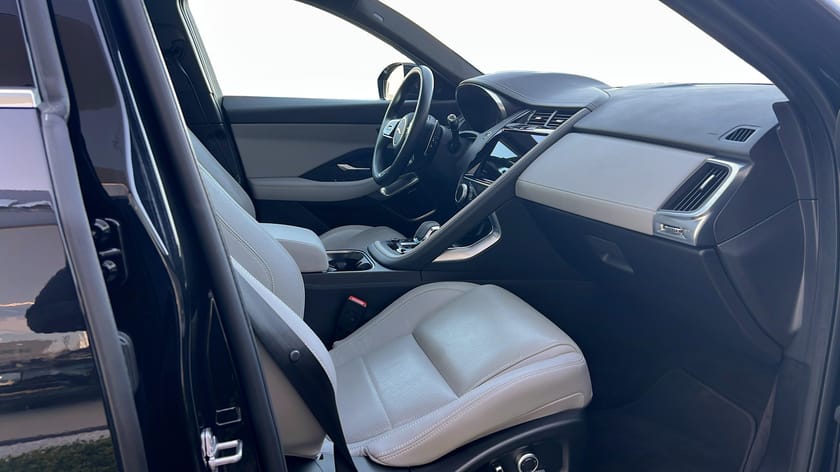 Bild 3 av Jaguar E-Pace P300e PHEV R-Dynamic SE