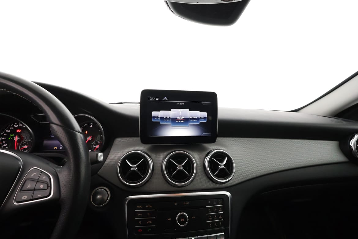 Mercedes-Benz GLA 2018 - miniatyr 14