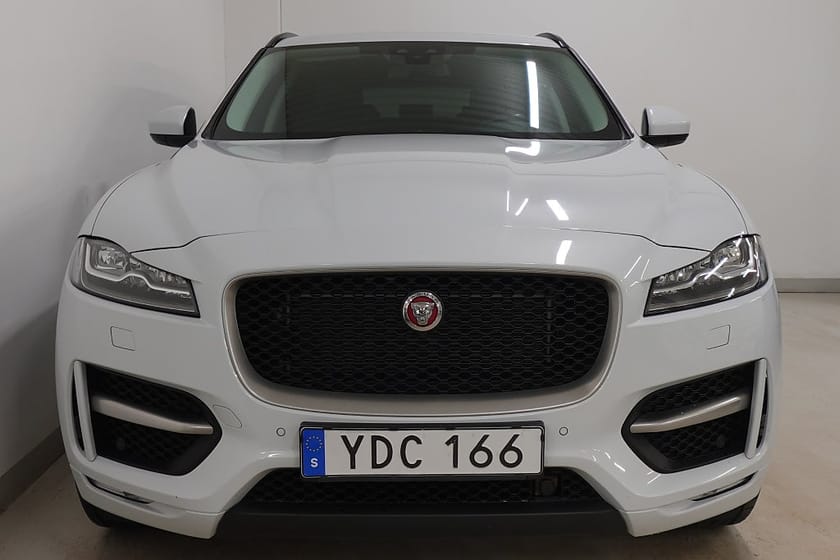 Bild 2 av Jaguar F-Pace 20d AWD R-Sport Drag Cockpit Meridian Kamera Nyservad