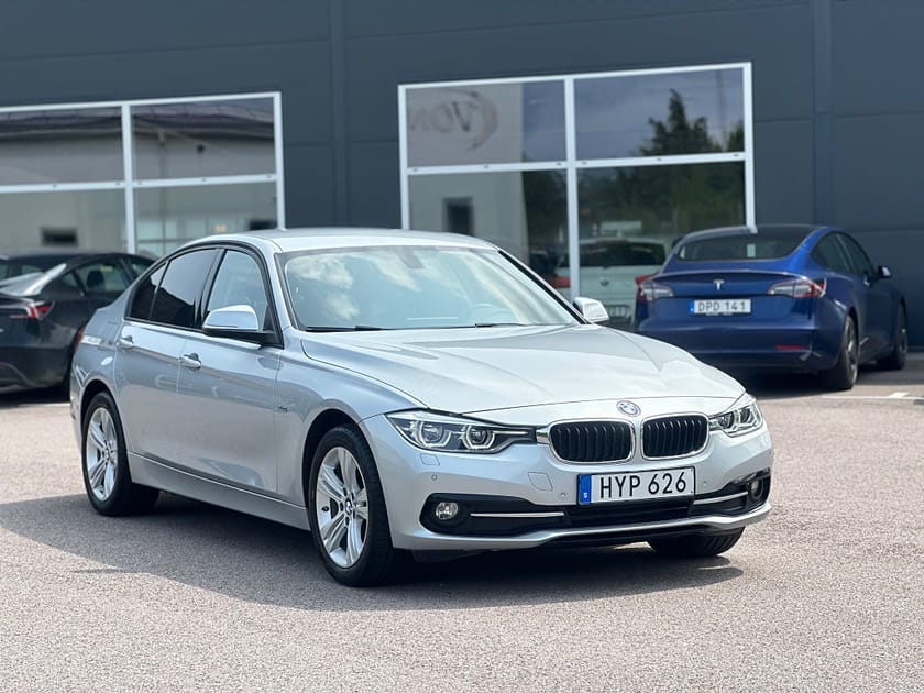 Bild 4 av BMW 320d xDrive Sedan 320 Sport line Drag | Navi | HiFi | Skinn