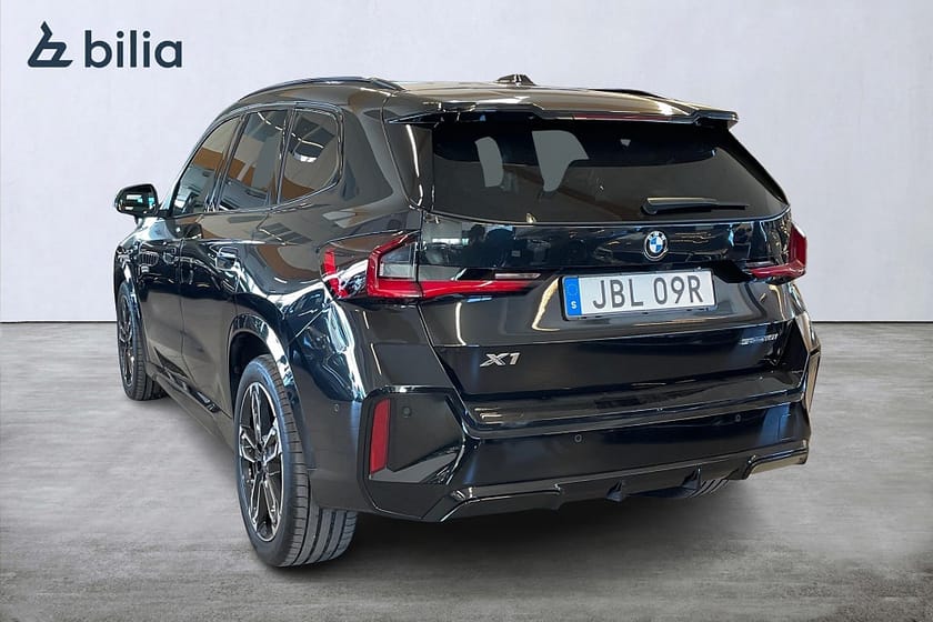 Bild 2 av BMW X1 sDrive18i M Sport Innovation 360 Kamera Head-Up Drag