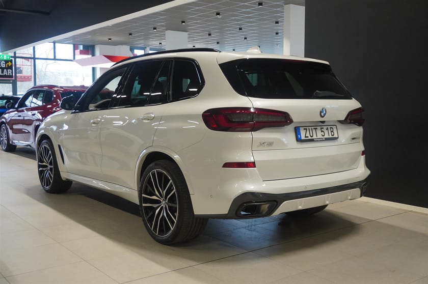 Bild 3 av BMW X5 xDrive30d M Sport Innovation Pano HUD H K Värmare Komfort Laser 360