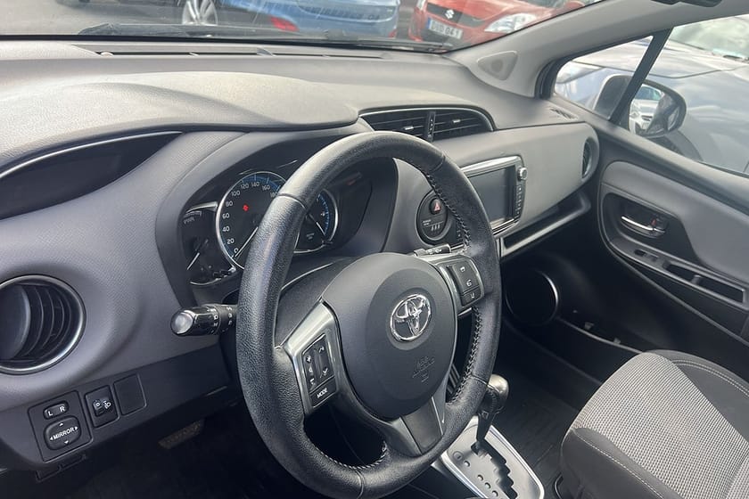 Bild 2 av Toyota Yaris Hybrid e-CVT Active Aut
