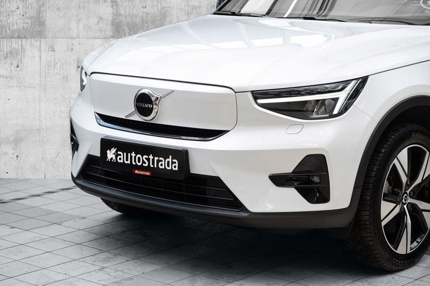 Bilde 2 av Volvo XC40 Recharge Twin motor Plus, 408 Hk, H.Feste, Metallic, Navi, Kamera, mm
