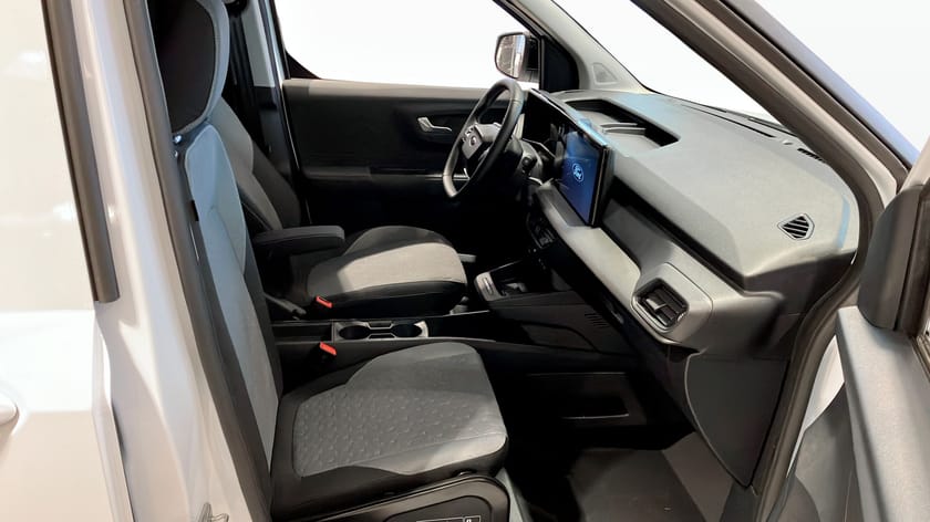 Bild 3 av Ford E-Transit Courier LIMITED SKÅP 136 A FWD Demobil