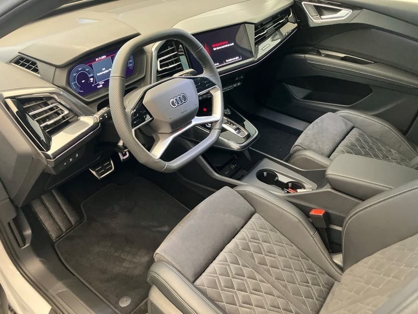 Bild 2 av Audi Q4 45 e-tron quattro quattro, S-line, svart optik