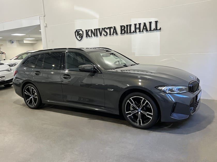 Bild 3 av BMW 330e xDrive Touring M Sport Innovation HUD Drag 292hk