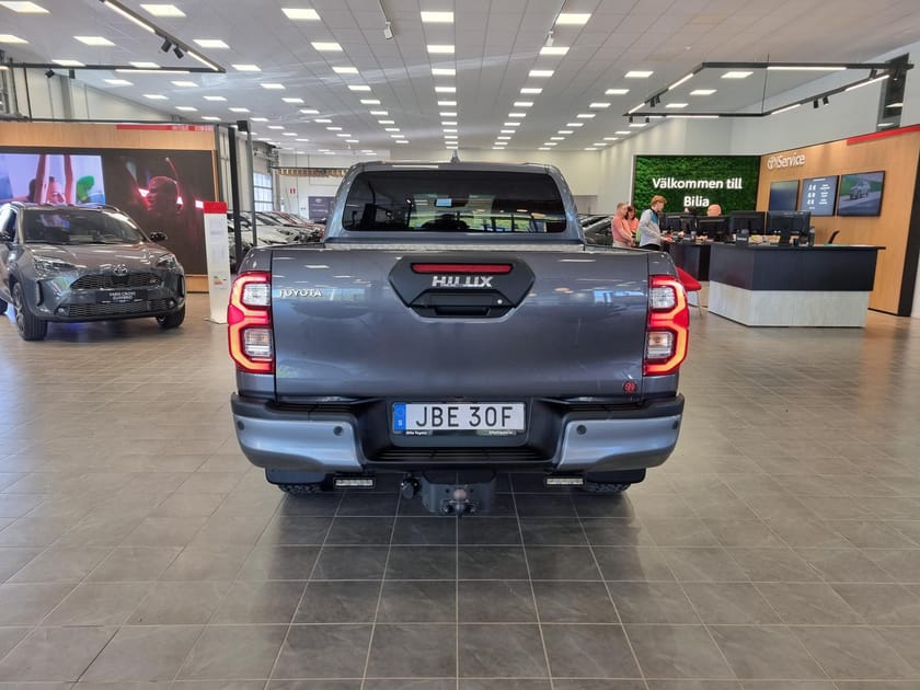 Bild 4 av Toyota Hilux Dubbelhytt D-CAB 2,8 D-4D MHEV AUT6 4WD INVINCIBLE KOMFORTPA