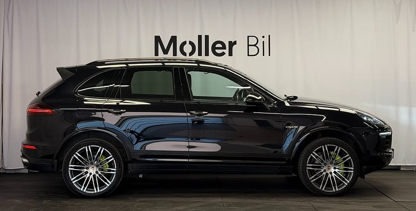 Bild 2 av Porsche Cayenne S E-Hybrid Platinum Edition/Bose/Drag/Pano