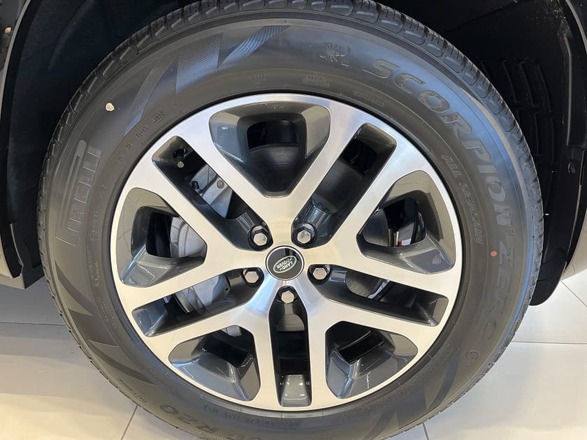 Bild 2 av Land Rover Defender 130 D300 MHEV X-Dynamic SE / 8-sits