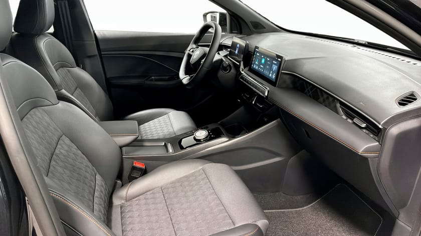 Bild 3 av MG 3 Hybrid+ MG3 LUX HEV 1.5 AT (BLACK) - PEBBLE BLACK